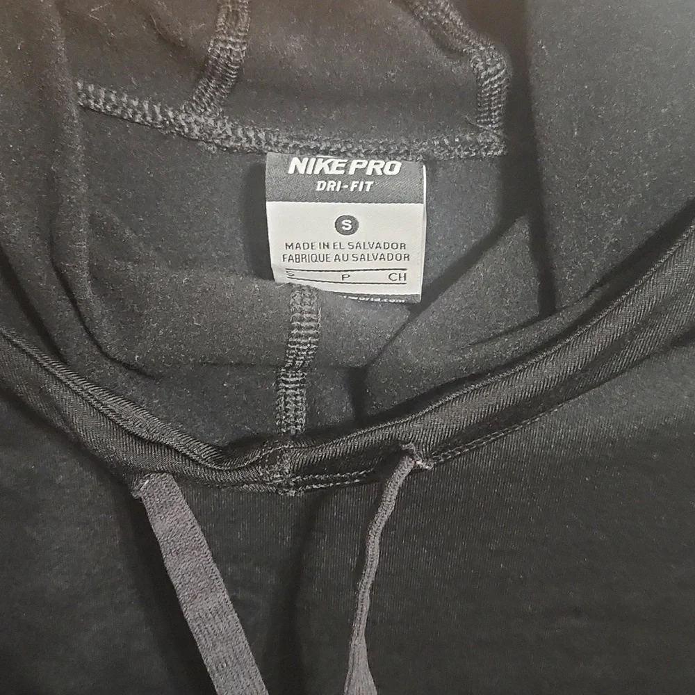 Nike sleek black